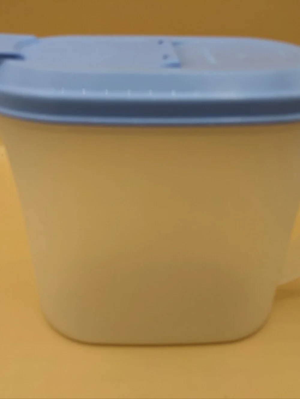 Tupperware 1 Qt Slim Pitcher 2189D-1 Blue Flip Top Lid 2010B-3 2011B-8 Pre-owned